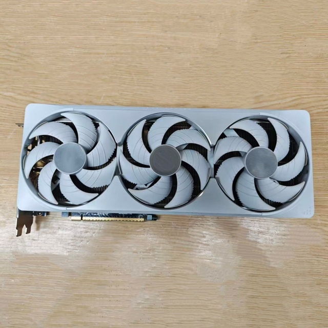 RTX 5080 16GB Gaming Graphics Card, White, GDDR7, RGB Fusion, PCIe 5.0