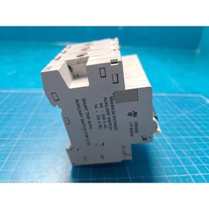 Contact auxiliaire de déclenchement de shunt Merlin Gerin MX+OF/C60N 30A C 26974+17467, utilisé comme pièce détachée pour équipement semi-conducteur Legacy - Product Image 3