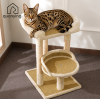 Arbre à chat en sisal à 2 niveaux pour intérieur, avec poteaux à gratter, perchoir en peluche, condo et centre d'activités interactif