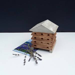 Cet ensemble cadeau de jardin unique, bleu foncé, peut être placé au sol ou accroché au mur, et est parfait pour la décoration de jardin. - Product Image 6