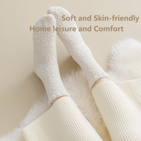 Chaussons chauds et agréables de couleur unie pour la maison Chaussettes pelucheuses en peluche douce Cadeau de Noël Chaussettes en velours corail