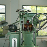 Machine de capsulage automatique de boîtes de conserve personnalisée à bas prix Machine de remplissage de boîtes de conserve en aluminium pour animaux de compagnie en étain