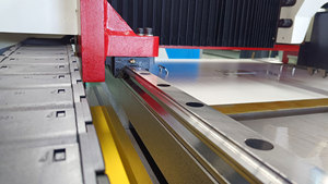 Machine à rainurer CNC automatique 1500x4000mm équipement <span class=keywords><strong>industriel</strong></span> servo à portique horizontal de haute précision pour le rainurage de tôles - Product Image 5