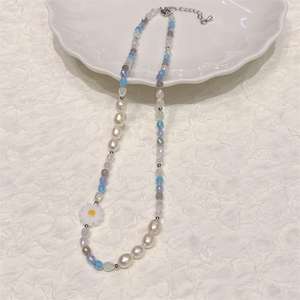 สร้อยคอมุกน้ำจืดระดับไฮเอนด์ จื่อเจิน ดีไซน์ดอกเดซี่สีโดปามีน ดีไซน์เฉพาะตัว ไม่ซ้ำใคร - Product Image 2