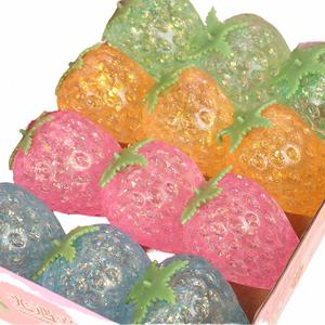 Jouet anti-stress personnalisé - Fidget Toy à presser en maltose saveur fraise - Jouet créatif réaliste en forme de fruit à récupération lente pour soulager le stress - Jouet Mochi - Product Image 1