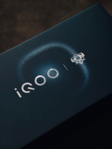 Teléfono Inteligente IQOO 15 Ultra de 6.85'' con Pantalla AMOLED 2K LTPO de 144Hz, Procesador Snapdragon 8 Gen 5, Batería de 7400mAh, Carga Rápida de 100W, Resistencia al Agua IP69, Ideal para Juegos - Product Image 4
