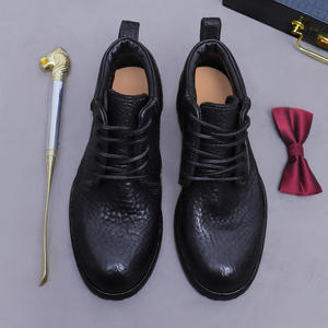 รองเท้าหนังแท้ทรงเดอร์บี้แบบผูกเชือก สไตล์อิตาเลียน หัวเหลี่ยม ติดพื้นแบบ Goodyear Welted สีไวน์แดง ทำมือ สำหรับผู้ชาย เหมาะสำหรับใส่ทำงานหรือโอกาสทางการ - Product Image 1