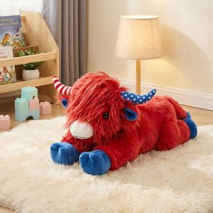 Peluche de vaca de las Tierras Altas, diseño patriótico rojo y azul, animal de peluche para niños de 2 a 4 años - Product Image 4