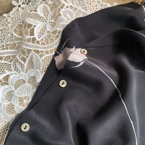 Blusa de Verano Elegante para Mujer, de Seda Francesa Tejida, Manga Corta, Diseño Único, Base Blanca con Estampado de Rosas, Transpirable, de Lujo, ODM - Product Image 5