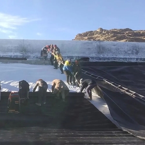 Thiết kế công nghiệp 2mm HDPE <span class=keywords><strong>geomembrane</strong></span> dam lót giá-Ít <span class=keywords><strong>LDPE</strong></span> và EPDM tấm cho ao cá trang trại bãi chôn lấp sử dụng ngoài trời - Product Image 3