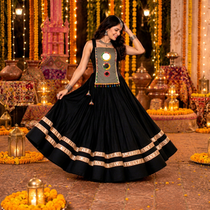 Conjunto de Lehenga Choli de Seda Romana Negra para Mujer, Blusa Bordada de Secado Rápido, Vestido Anarkali Largo con Borde Dorado para Diwali - Product Image 1