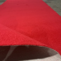 Moquette unie en polypropylène, dimensions sur mesure, disponible en gros, matériau sûr et écologique pour salon, villa, entrée.