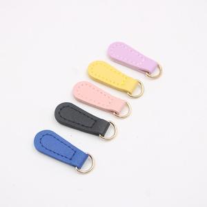 Accessoire de vêtement polyvalent en cuir de couleur unie avec tirette de fermeture éclair, style minimaliste, vente en gros OEM personnalisée, directement de l'usine - Product Image 1