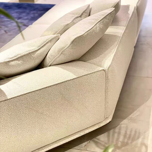 Sofá Seccional de Tres Plazas de Cuero Genuino Italiano Contemporáneo de Milán con Tapicería Ecológica para Espacios Interiores de Villas - Product Image 2