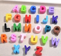 20mm Grandes Lettres Alphabet Charnues Violettes en Plastique Acrylique Perles Détachées Blocs pour Chaîne de Téléphone Portable Sac Pendentif