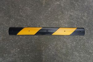 ทางลาดยางกันกระแทกแรงสูง ปุ่มชะลอความเร็วยาง ติดตั้งง่ายเพื่อความปลอดภัยบนท้องถนน - Product Image 5