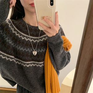 เสื้อไหมพรมลาย Fair Isle สำหรับผู้หญิง ฤดูใบไม้ร่วง-ฤดูหนาว ปี 2025 สไตล์วินเทจ ลายเรขาคณิต ทรงคอหลวม สไตล์เกาหลี ชุดฤดูหนาว - Product Image 2