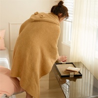 2023 mode en gros personnalisé 100% Polyester portable mignon ours solide châles pour enfants femmes hiver XXPJ