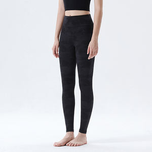 Ensembles de vêtements de yoga de remise en forme personnalisés OEM Vêtements de yoga de sport pour femmes avec motif de couleur unie respirant - Product Image 2