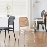 Chaises de salle à manger modernes empilables ergonomiques en résine plastique blanche, vente en gros d'usine, pour hôtels, villas et écoles