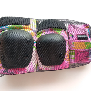 Attrezzatura Protettiva Rosa per Skateboard con Imbottiture per Ginocchia, Gomiti e Polsi e Logo Personalizzato per Adulti e Bambini - Product Image 3