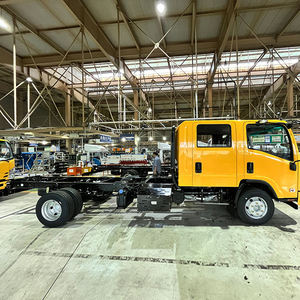 Camion benne ISUZU ELF de taille moyenne, économique et fiable, avec écran tactile et réservoir de carburant de 100 L pour une manutention de marchandises efficace - Product Image 1