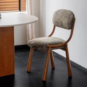 Chaise de salle à manger rembourrée de style vintage nordique, en bois massif de frêne, design simple et décontracté pour les petites maisons - Product Image 1