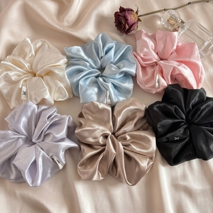 Élastique à cheveux volumineux en satin style décontracté crème pour femme, haut de gamme, style japonais et coréen, accessoires élégants toutes saisons - Product Image 5