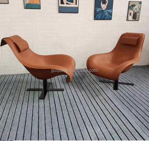 Poltrona Giratória Estofada em Couro Sintético Preto da Marca GQ com Design Moderno e Estrutura em Fibra de Vidro para Escritório e Sala de Estar - Product Image 4
