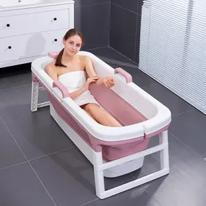Einfache klappbare tragbare Badewanne aus Kunststoff Freistehende Badewanne mit kleinem Badezimmer