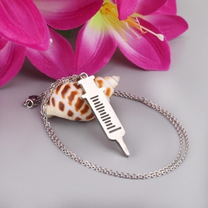 Collier tennis avec pendentif seringue médicale dorée pour femmes, infirmières/médecins, bijoux cadeau - Product Image 4