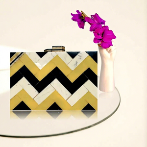 Bolso de mano de resina hecho a mano con cristales y pedrería, diseño floral de corte princesa, para bodas y fiestas - Product Image 1