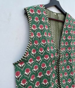 Veste matelassée en coton imprimé fleuri pour femmes faite à la main col en V avant ouvert cravate-sans manches courtes catégorie gilets pour femmes - Product Image 4