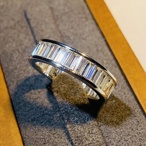 Anello Minimalista a Fascia Intera per Donne, Elegante Gioiello da Dito alla Moda - Product Image 1