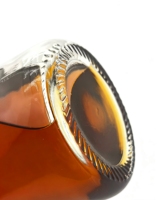 Bouteilles à spiritueux en verre transparent de 700 ml et 750 ml, directement de l'usine, disponibles en OEM/ODM avec bouchon à vis sécurisé et base filetée