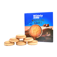 Biscuits sandwich au chocolat aux noisettes de qualité supérieure 70g collations de loisirs douces et sucrées dans un emballage en boîte
