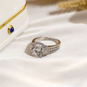 แหวนหมั้นเพชรเม็ดกลมสามแถว 18K ทองคำแท้ รุ่น MSR-1681 จาก Messi Jewelry - Product Image 4