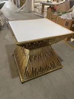 Table à gâteau en acrylique avec dessus miroir avec base en boîte blanche