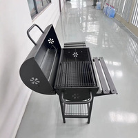 Barbecue et fumoir moderne en acier émaillé robuste pour extérieur avec étagères latérales et roues pour fêtes dans la cour et sur la terrasse