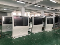 Écran publicitaire extérieur horizontal LCD 43/49/55 pouces Lecteur vidéo intelligent Étanche 4K Kiosque TV Totem Signalisation numérique Dis