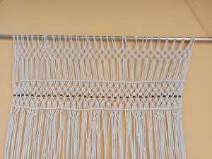 ม่านประตูมาคราเม่ทำมือสไตล์โมเดิร์น ผ้าฝ้าย 100% สีเบจ พร้อมพู่ห้อยตกแต่งผนังสำหรับตกแต่งบ้าน - Product Image 2