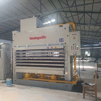 Presse à chaud hydraulique PLC à trois couches pour le travail du bois 2000*4000, équipement de laminage thermique pour panneaux moulés en contreplaqué et placages