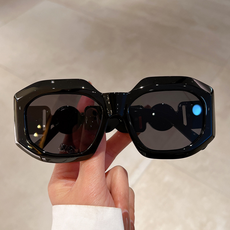 C1 black