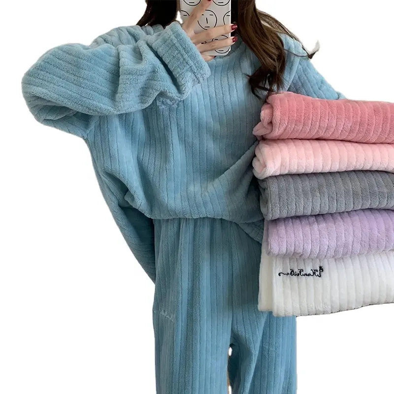 Yüksek kaliteli kış bayan mercan kadife pijama iki parçalı artı kadife ev tekstili rahat düşük fiyat kadın pijama seti