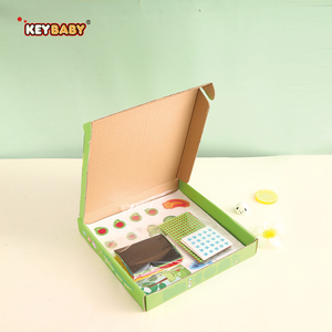 Livre de bricolage sur les animaux de la ferme pour enfants |   Autocollants personnalisés en strass Keybaby |   Kit d'activités artistiques autocollantes Jewel Shine - Product Image 3