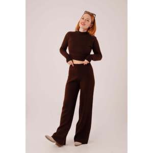 Ensemble pull en maille marron pour femme : crop top et pantalon droit en polyester anti-boulochage à manches longues et coupe côtelée - Product Image 5