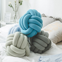 Ins style oreiller noué en forme de boule multicolore fait à la main avec coussin de noyau