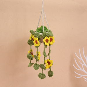 Nouvelle Décoration de Voiture Faite Main au Crochet : Petit Tournesol Artificiel pour Rétroviseur - Léger et Durable - Product Image 6