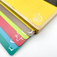 Ensemble de planche à découper en bois de bambou pour lave-vaisselle antibactérien minimaliste moderne avec 7 tapis en PP codés par couleur