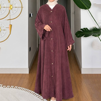 Abaya ouverte personnalisée en coton, lin et denim avec boutons – Robe de luxe ample pour femme musulmane, collection automne – Vente en gros d'abayas islamiques